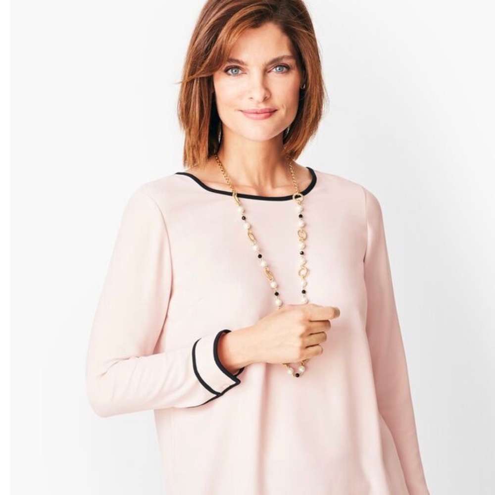 CLASSIC CREPE TOP